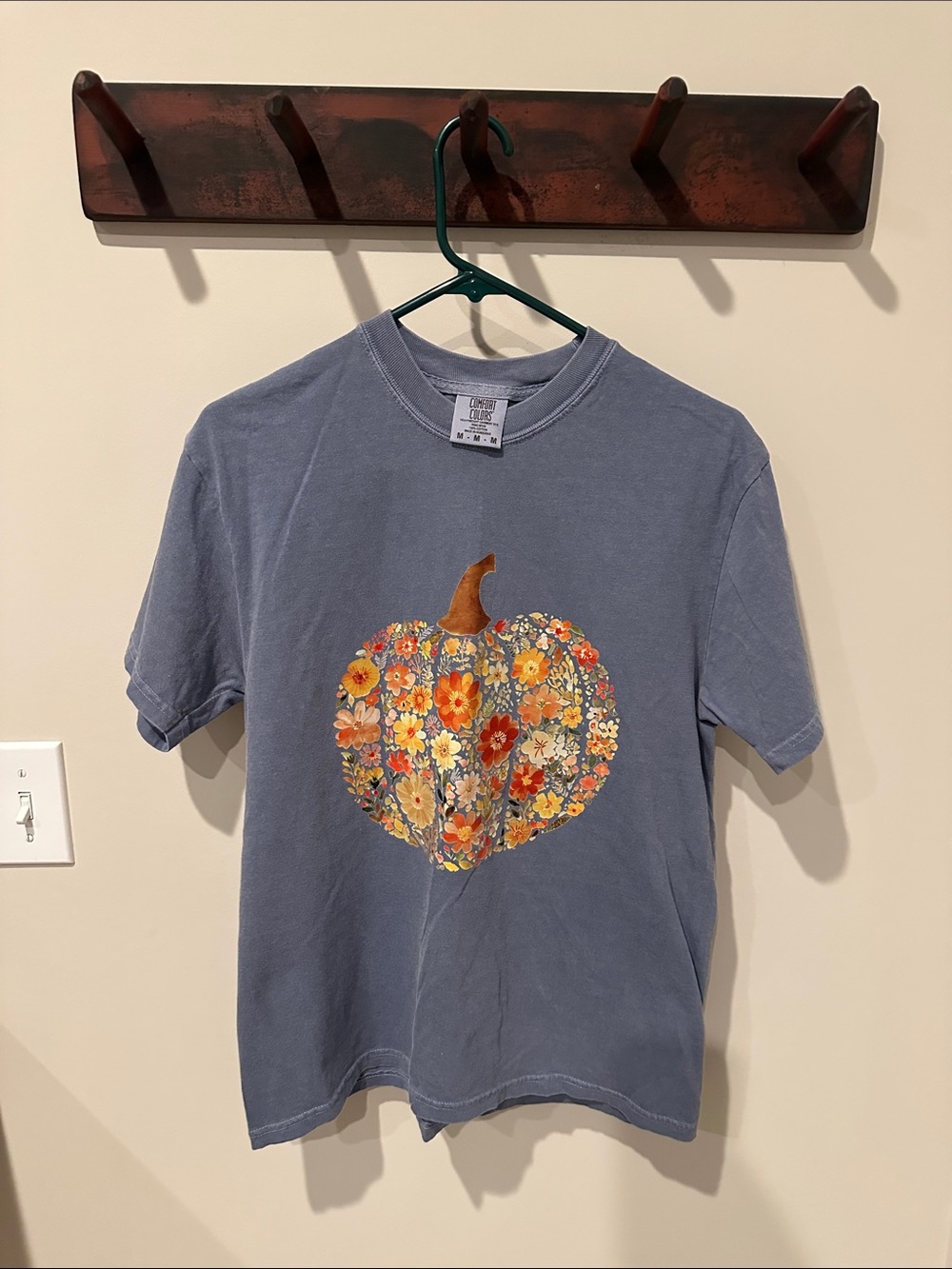 Comfort Colors Blue Short Sleeve Tee with Floral Pumpkin Graphic size medium